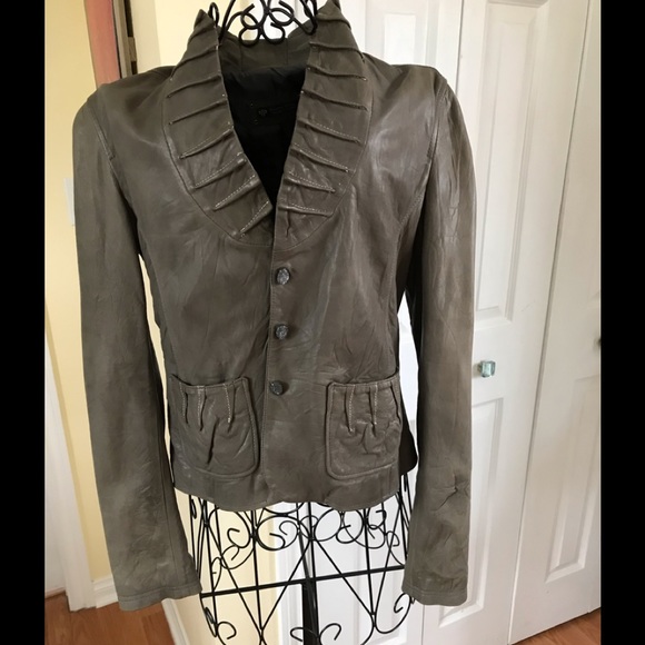 Sherry Nikka Jackets & Blazers - Sherry Nikka Leisure Couture Gorgeous Leather Jacket w/ great stitching/buttons